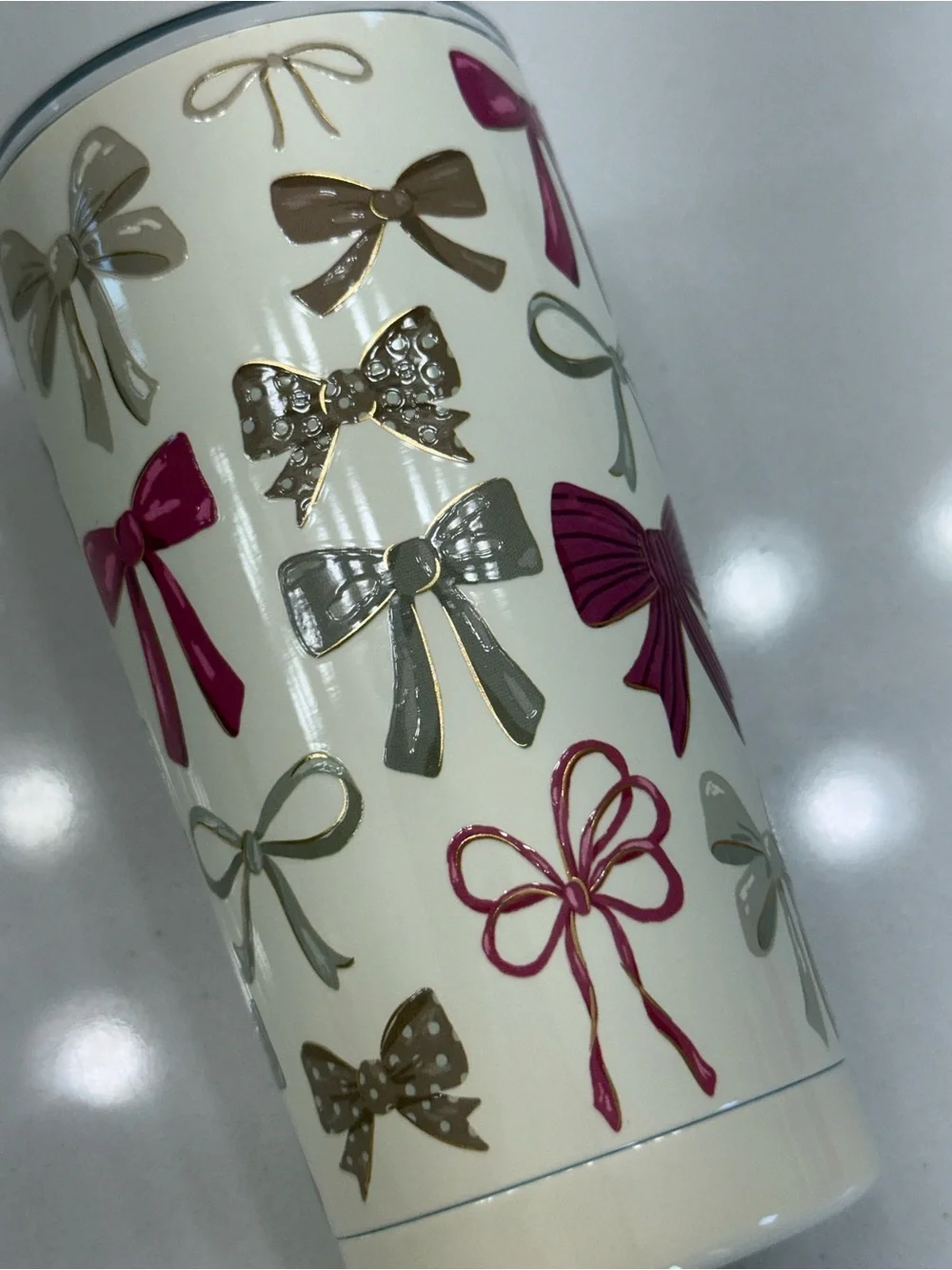BEAUTIFUL Cream Insulated Tumbler with Pink & Taupe Bow Motif 🎀NWT🎀 ‘